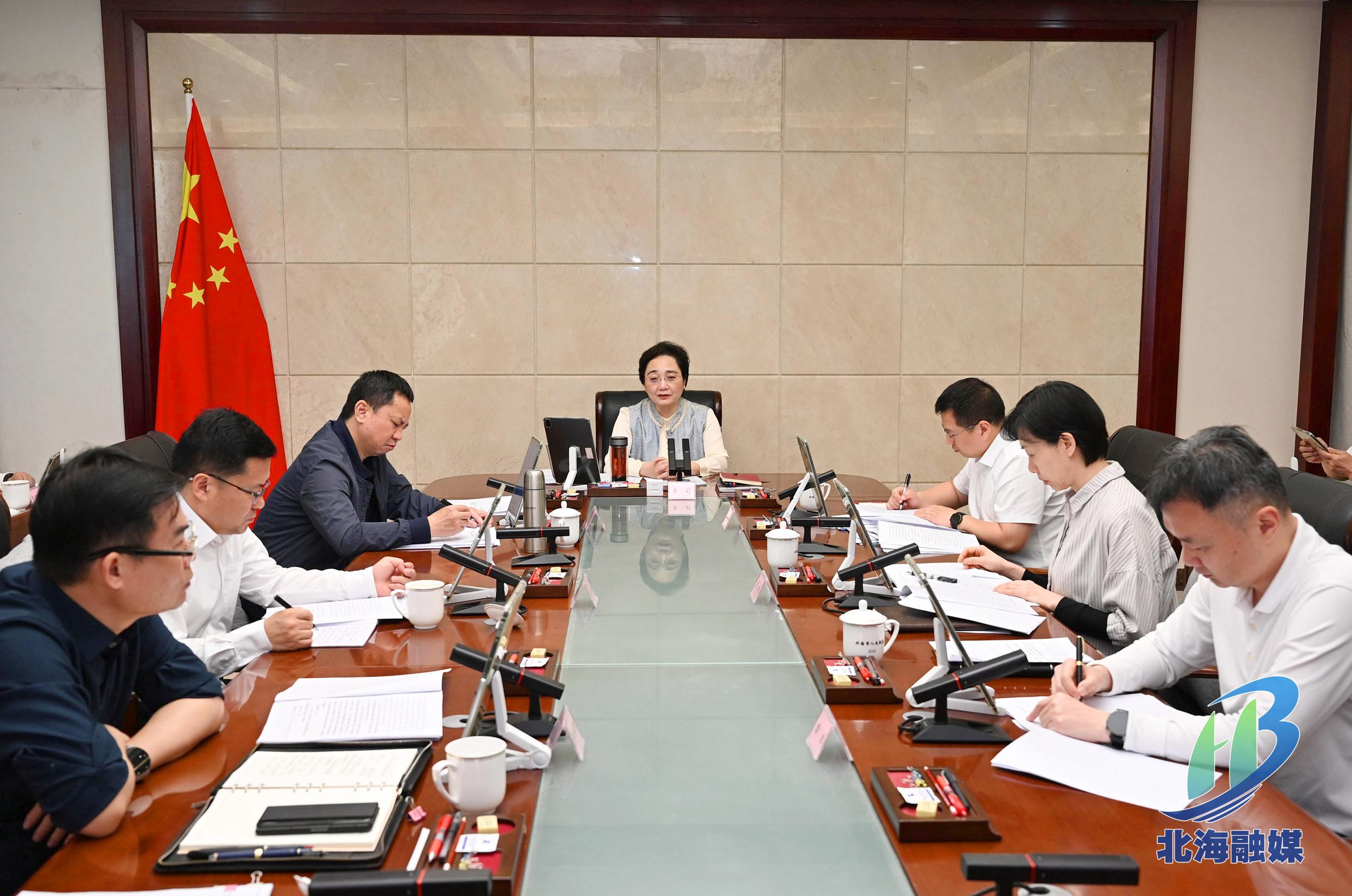 市政府党组召开扩大会议