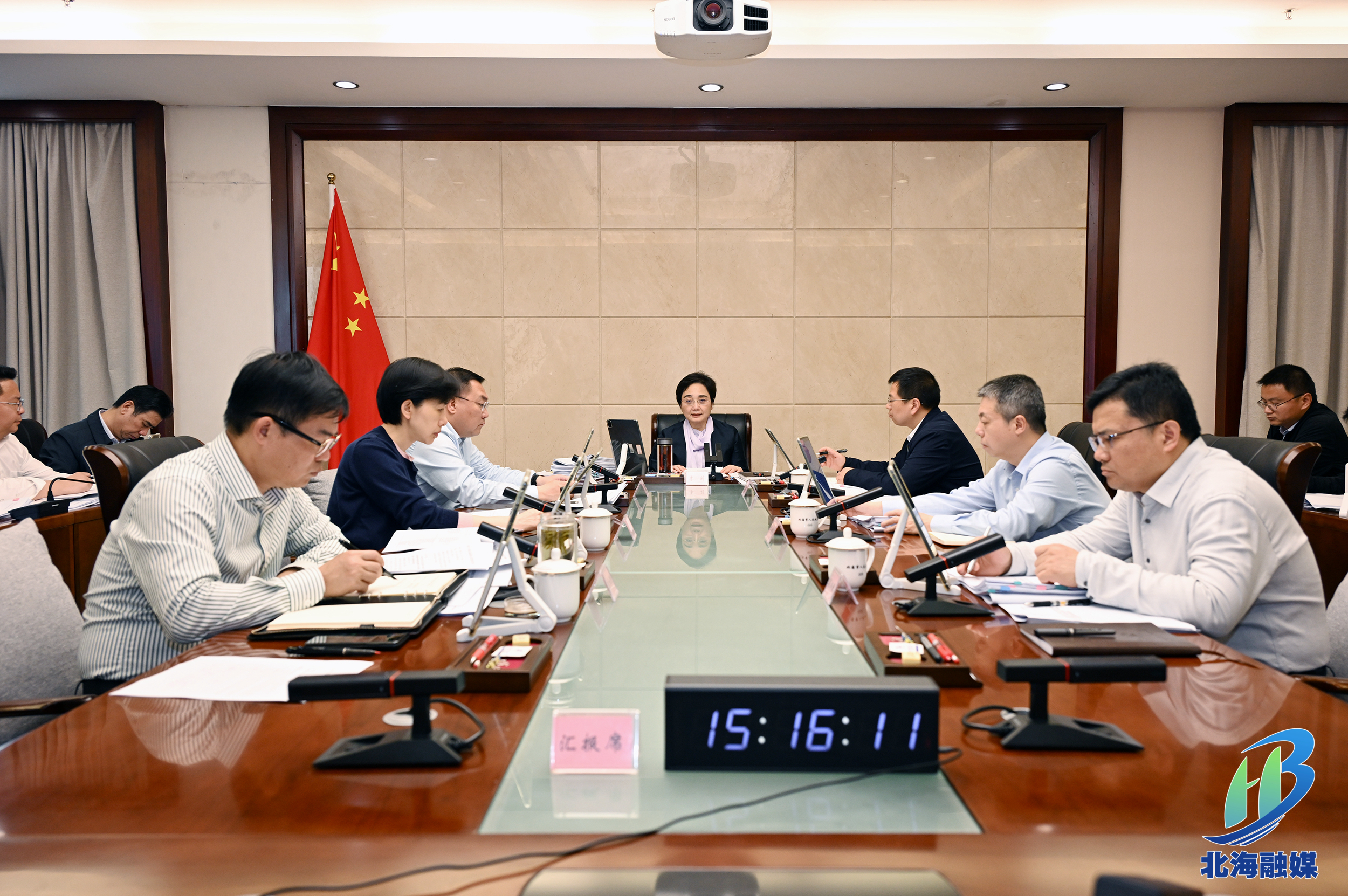北海市政府召开常务会议