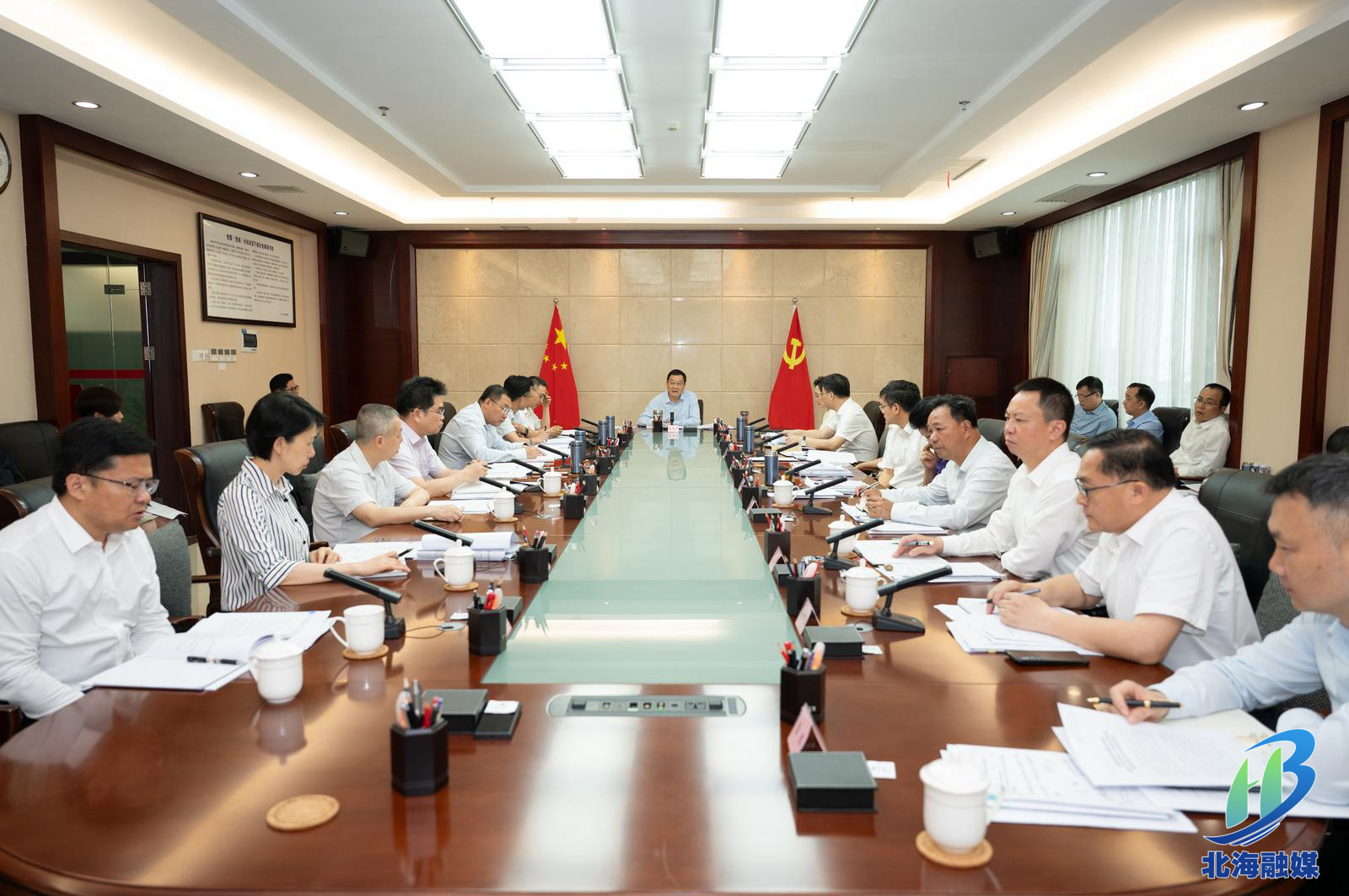 北海市委常委会召开会议