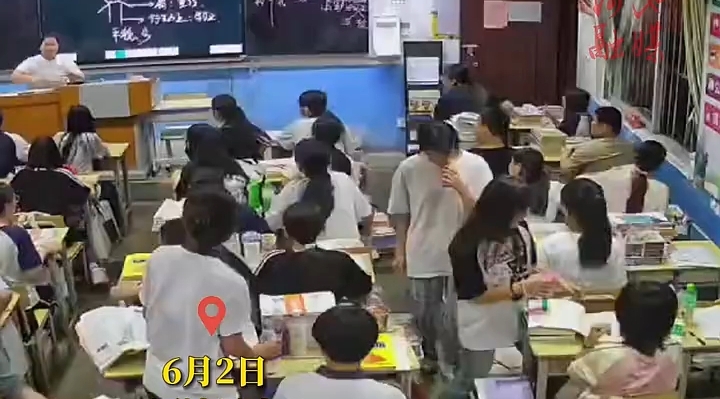 突发地震 怀孕老师教科书式疏散慌乱学生